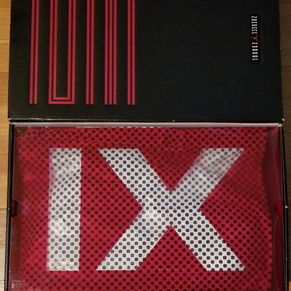 Nike Air Jordan 11 Retro - Picture 6 of 8